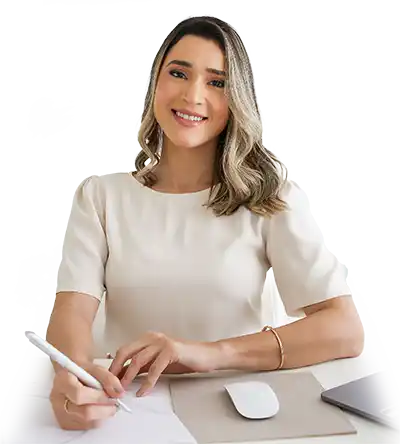 Dra Letícia Couto - Gastroenterologista - em seu consultório em Goiânia